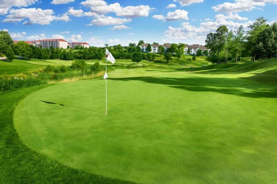 Guests of Thousand Hills can enjoy deeply discounted rounds of golf during their stay!