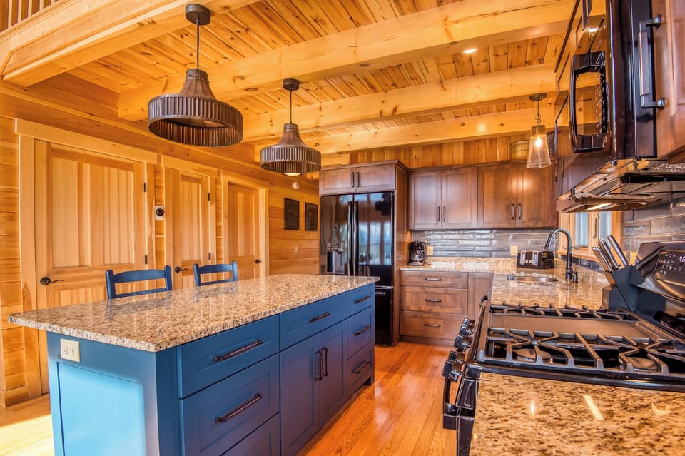 Fully Equipped Kitchen - Gas range stove!
