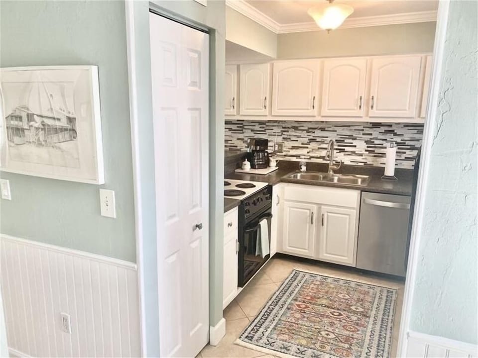 Entrance/Kitchen