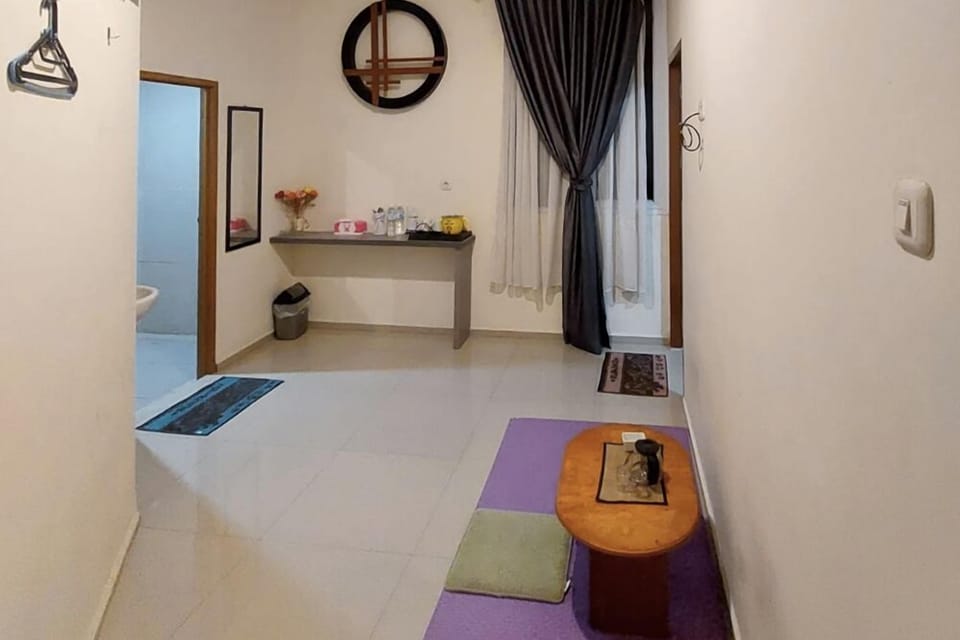 Deluxe Double Room | Living area | LCD TV