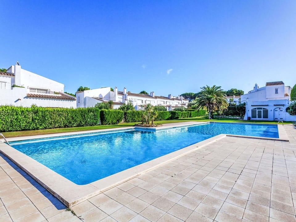 Swimming Pool, Estate, Resort, Mansion, Landscaping, Hacienda, Shade, Villa, Courtyard
