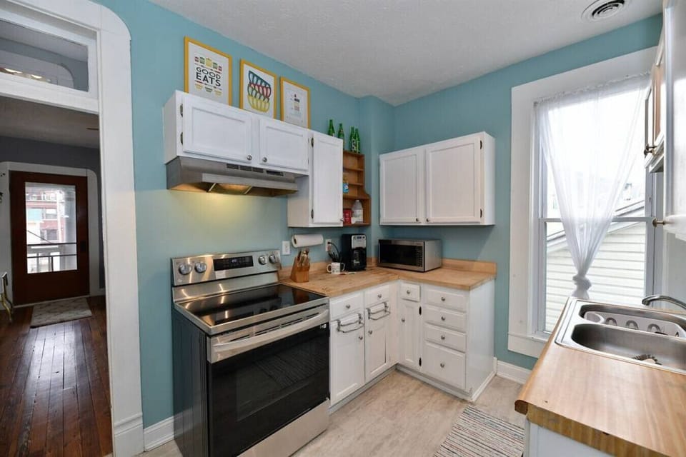 Fully stocked kitchen! Oven has conventional and air fryer features!