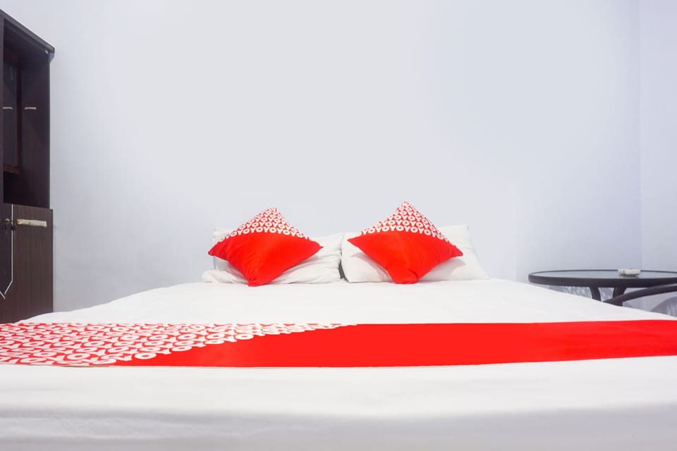 Standard Double Room | Desk, laptop workspace, WiFi (free), bed sheets
