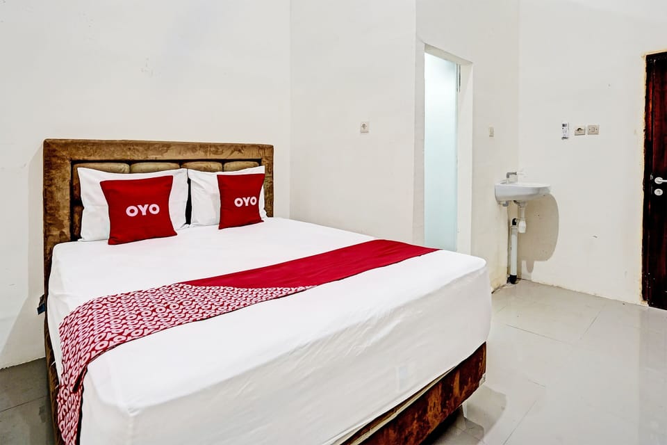 Standard Double Room | Free WiFi, bed sheets