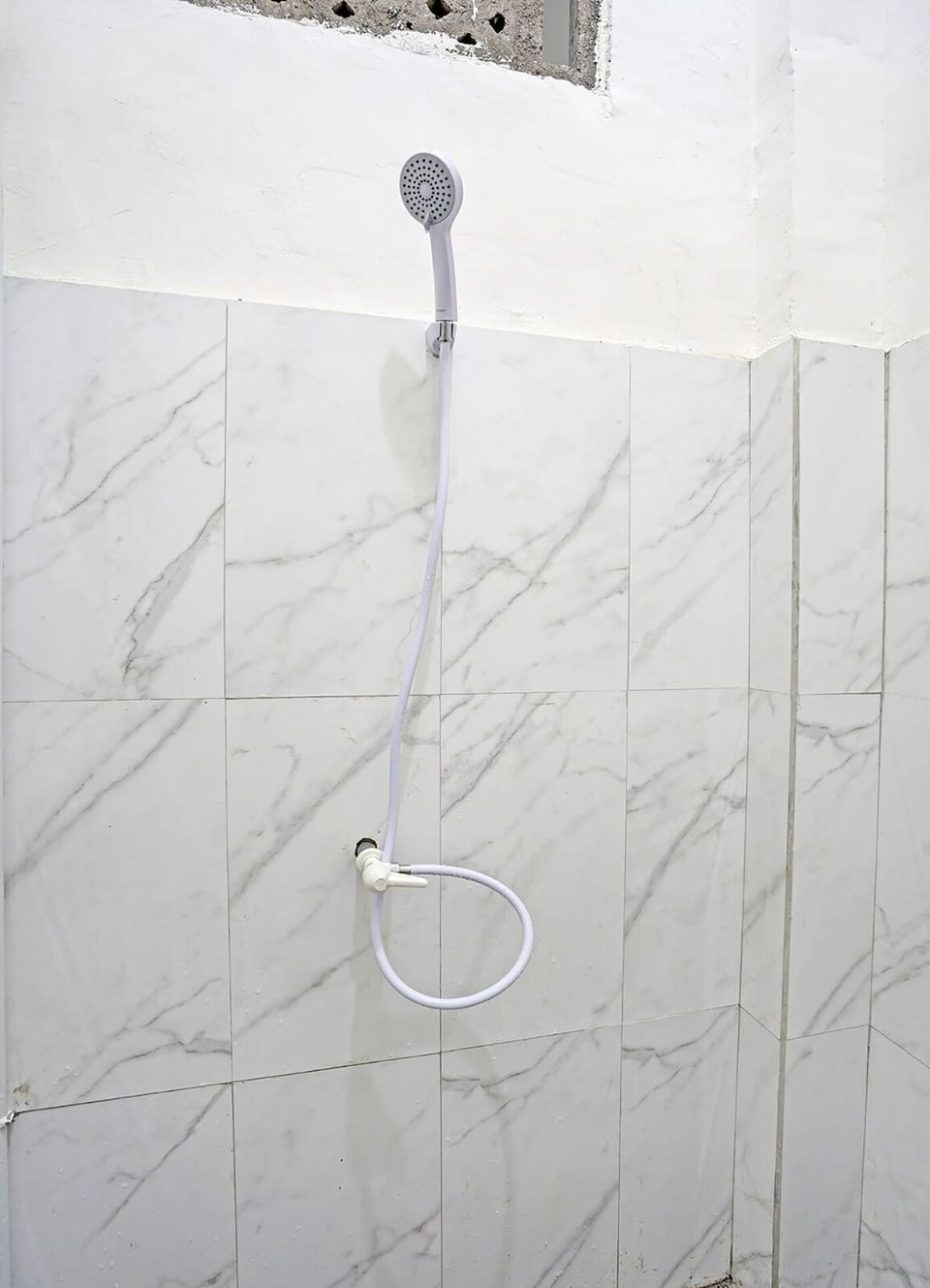 Standard Double Room | Bathroom | Shower, rainfall showerhead, towels, toilet paper