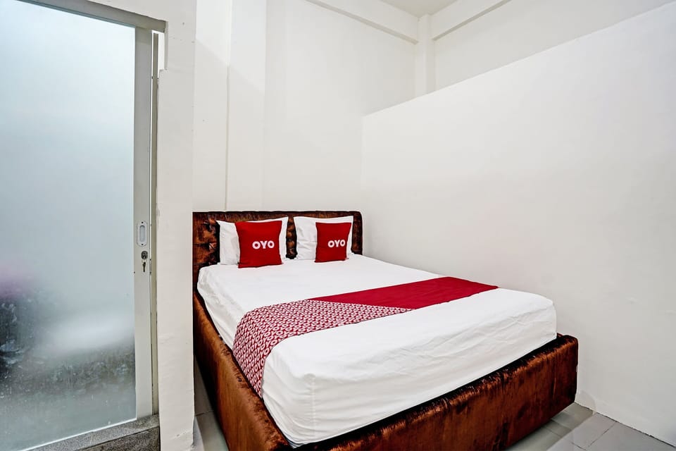 Standard Double Room | Free WiFi, bed sheets