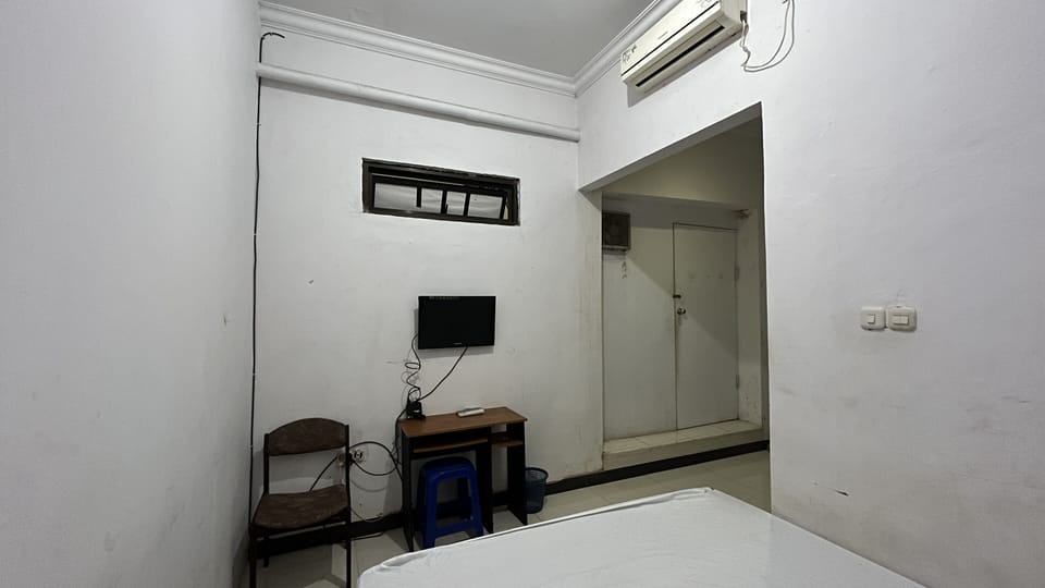 Standard Double Room | Desk, laptop workspace, WiFi (free), bed sheets