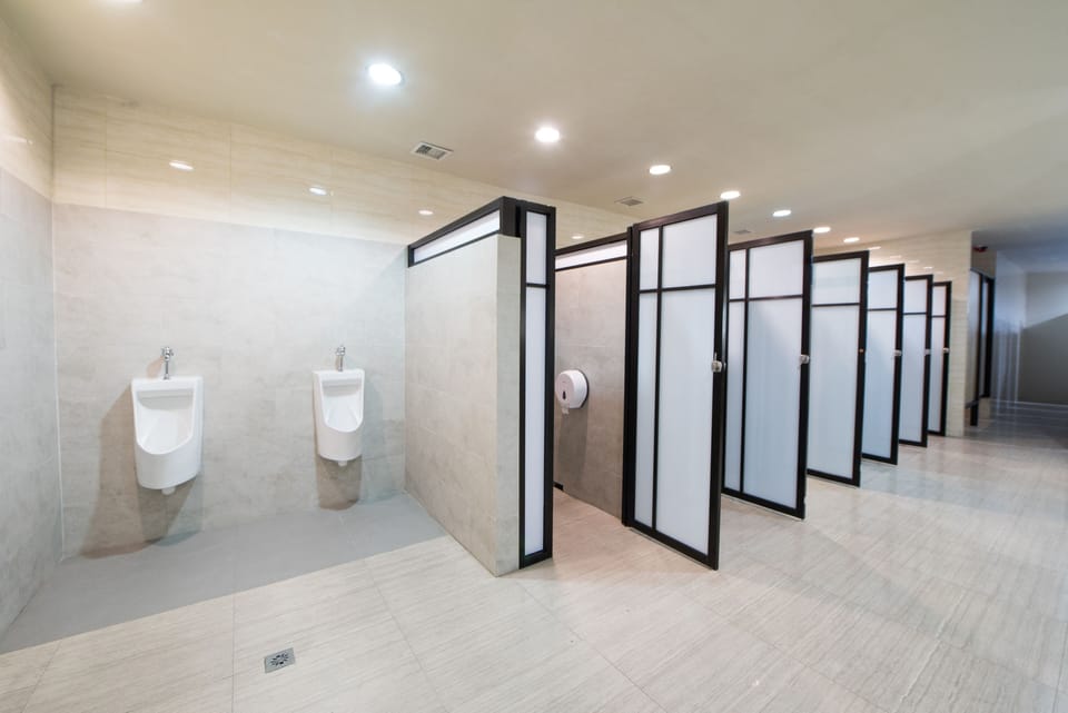 Superior Single Room | Bathroom | Shower, slippers, bidet, towels