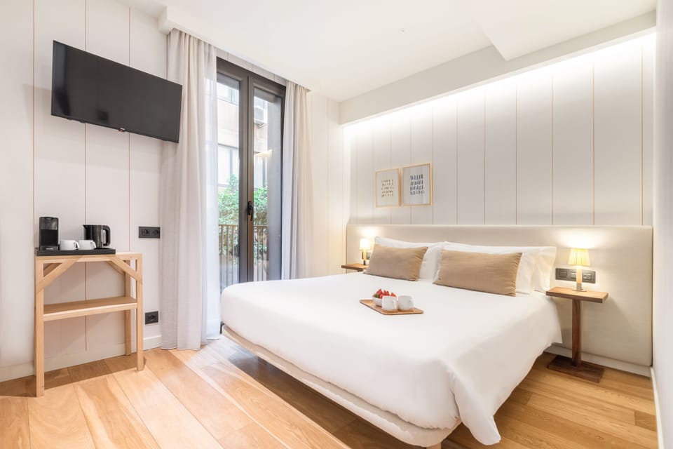 Double or Twin Room | In-room safe, soundproofing, free WiFi, bed sheets
