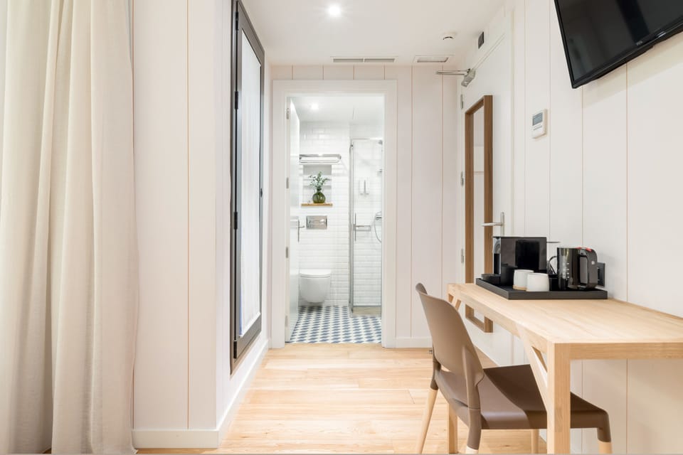 Double or Twin Room | In-room safe, soundproofing, free WiFi, bed sheets
