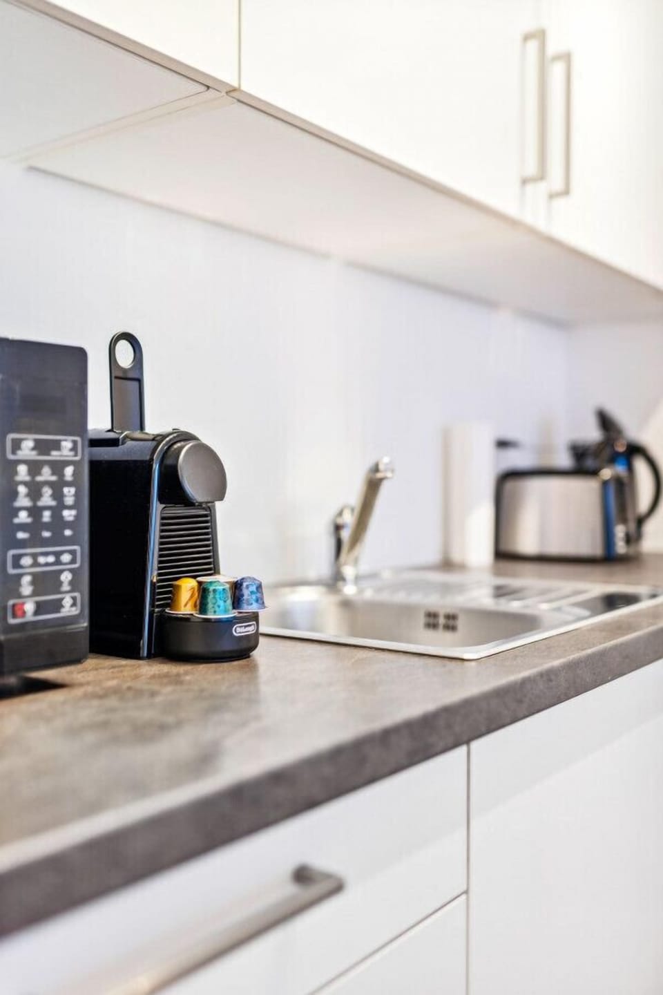 A coffee capsule machine with capsules for your perfect morning.