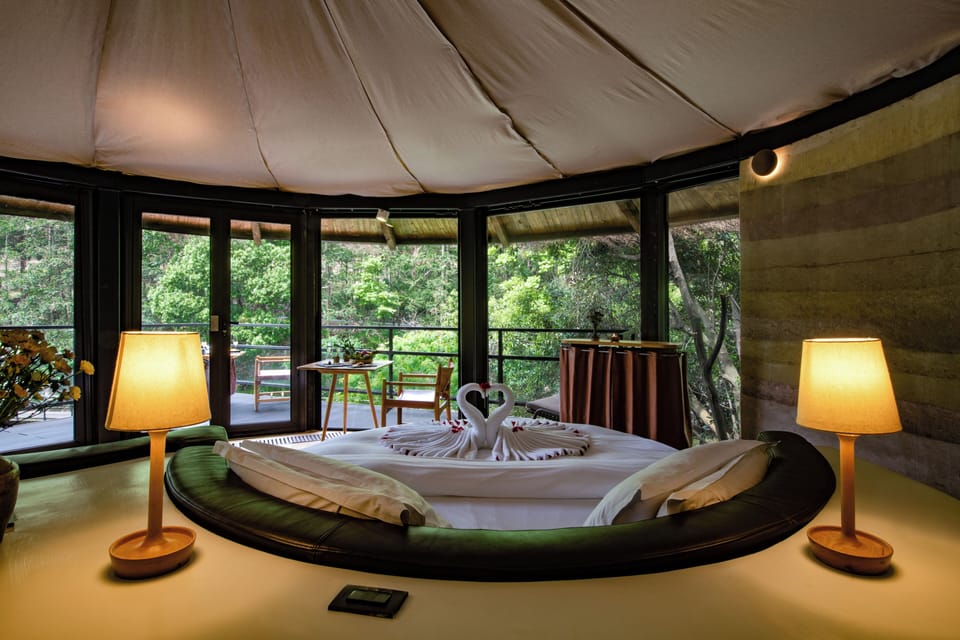 Earth Hut with Round Bed | Blackout drapes, free WiFi