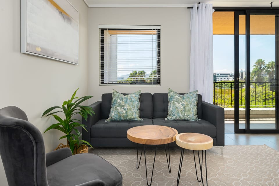 Grand Apartment | Living area | 40-inch flat-screen TV with cable channels, TV, Netflix