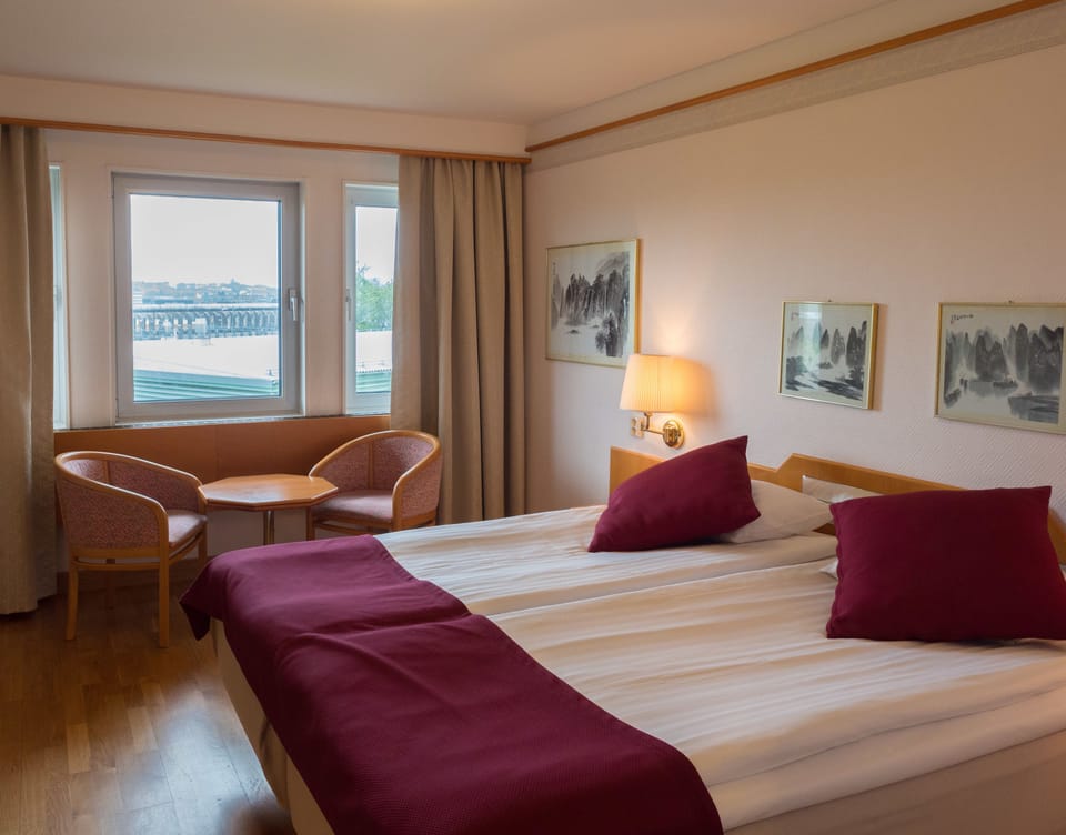 Twin Room | In-room safe, individually decorated, individually furnished, desk