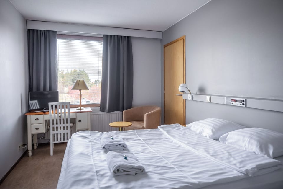 Desk, WiFi (free), bed sheets