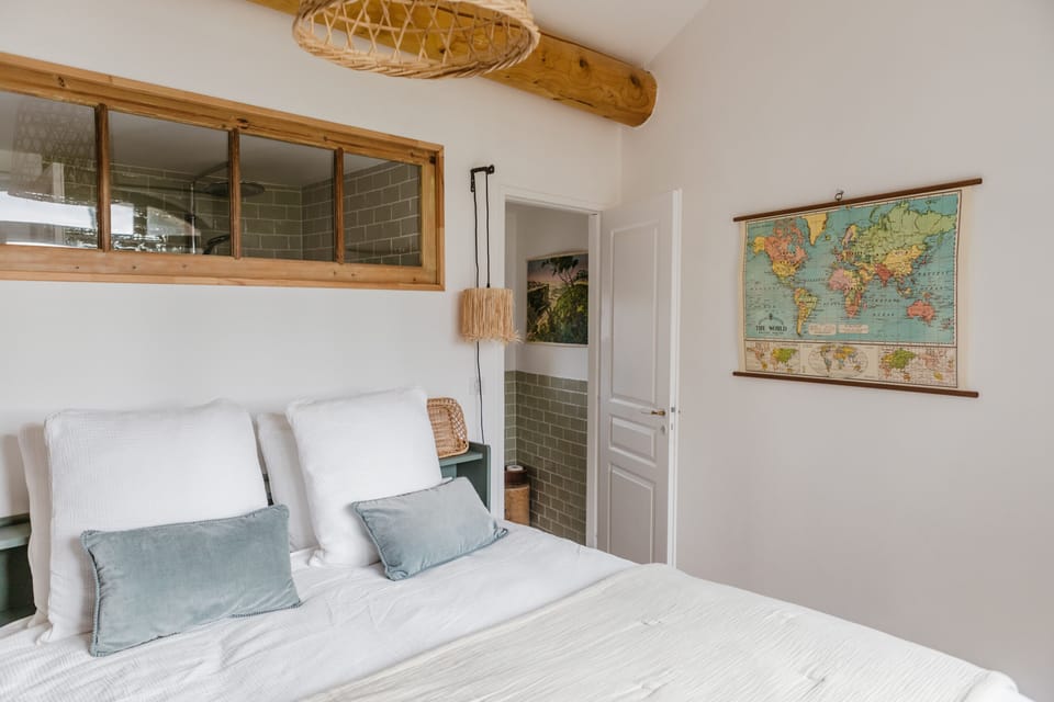 Cottage | 5 bedrooms, premium bedding, memory foam beds, desk