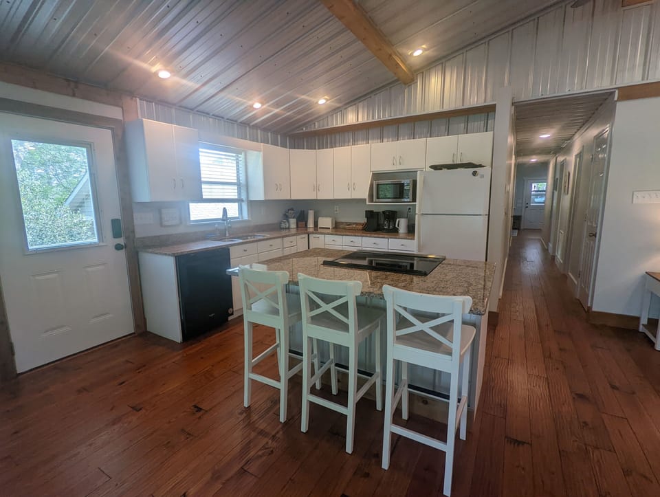 Kitchen Island / kitchen
