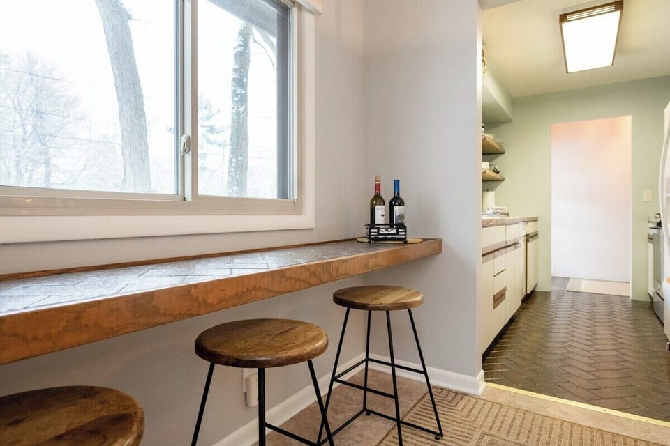 Bar with Seating for 3