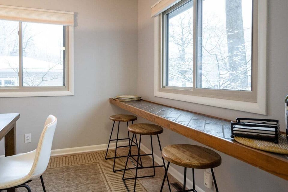 Bar with Seating for 3