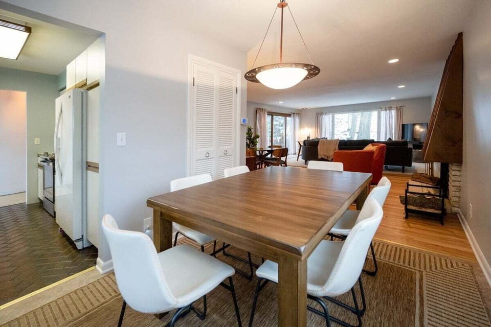 Dining area with seating for 6