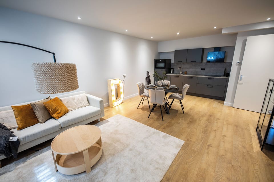 Room | Living area | 30-inch flat-screen TV with cable channels