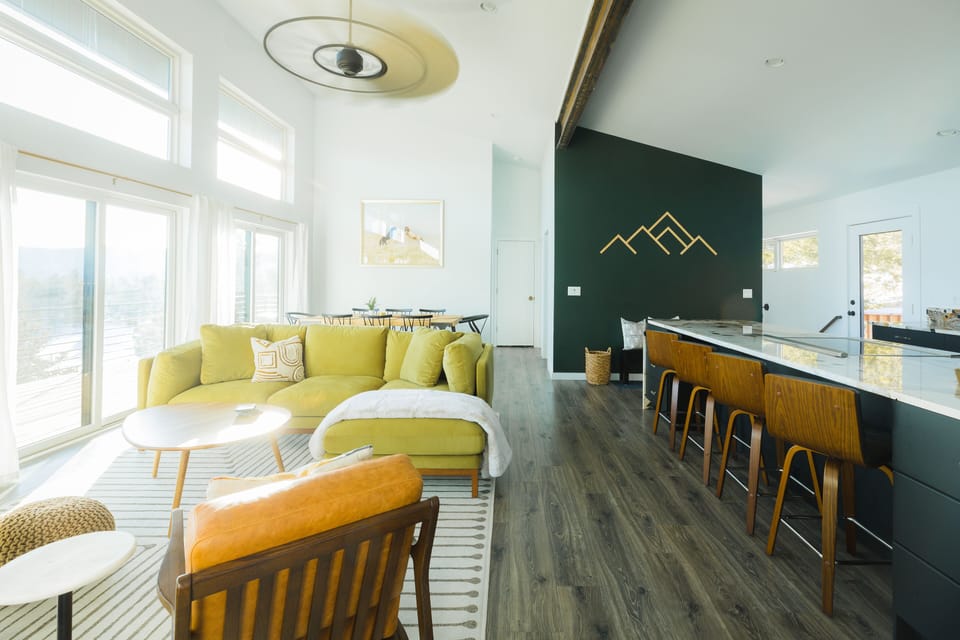 [Living Room] Gather with friends and family!