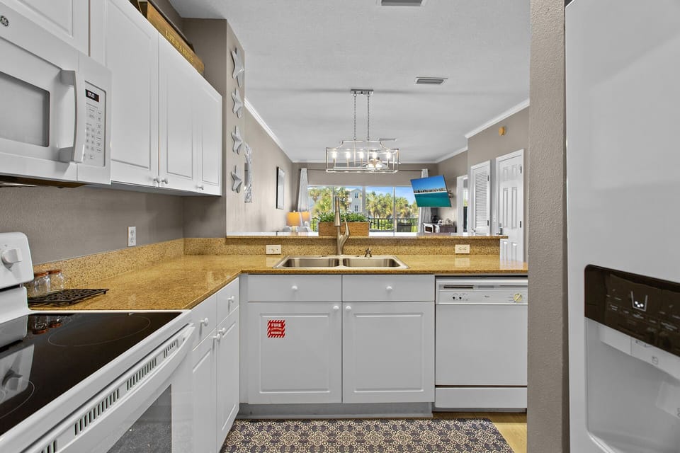24-Emerald-Waters-206-Kitchen-Alt