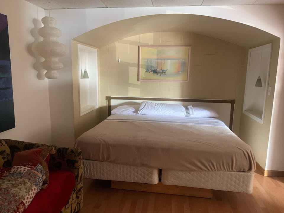 Deluxe Single Room | WiFi (free), bed sheets