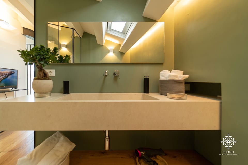 Exclusive Apartment | Bathroom | Towels