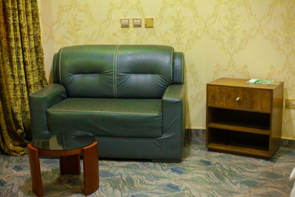 Executive Room | Desk, laptop workspace, free WiFi, bed sheets