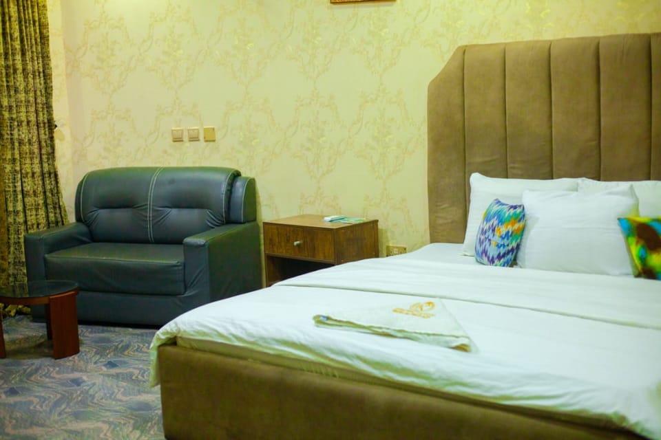 Deluxe Room | Desk, laptop workspace, free WiFi, bed sheets