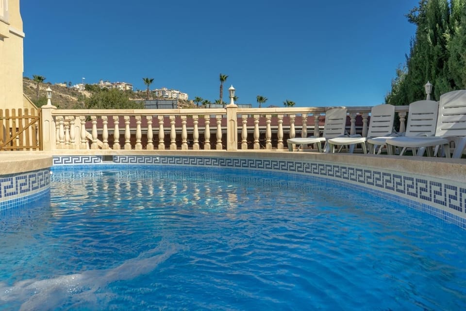 Five star luxury villa, five bedrooms and 12m private pool and tropical gardens