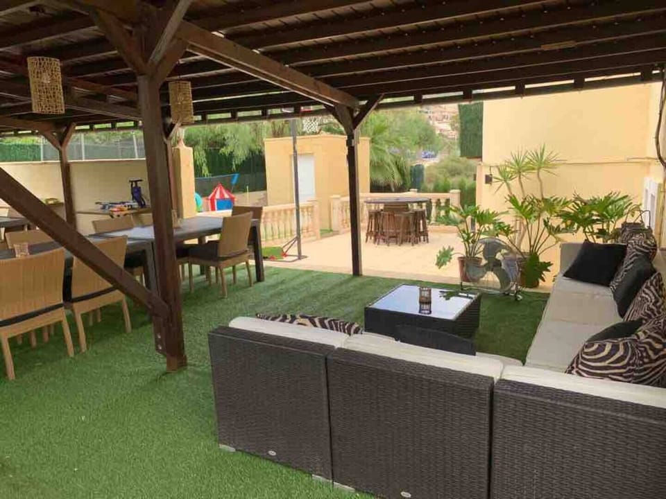 Five star luxury villa, five bedrooms and 12m private pool and tropical gardens