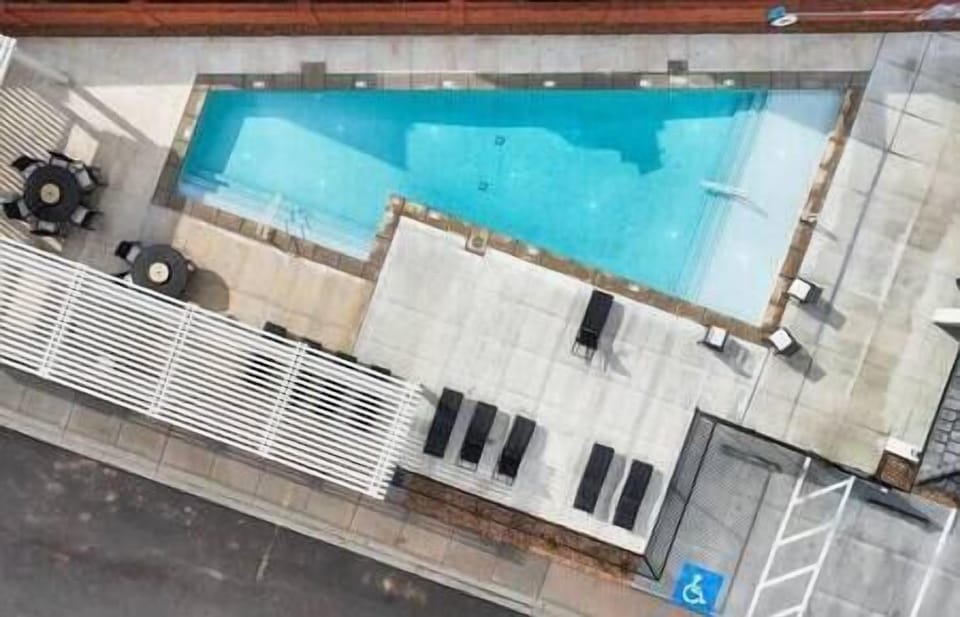 Community pool (2)