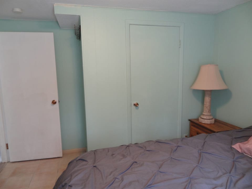 Bedroom with Queen bed