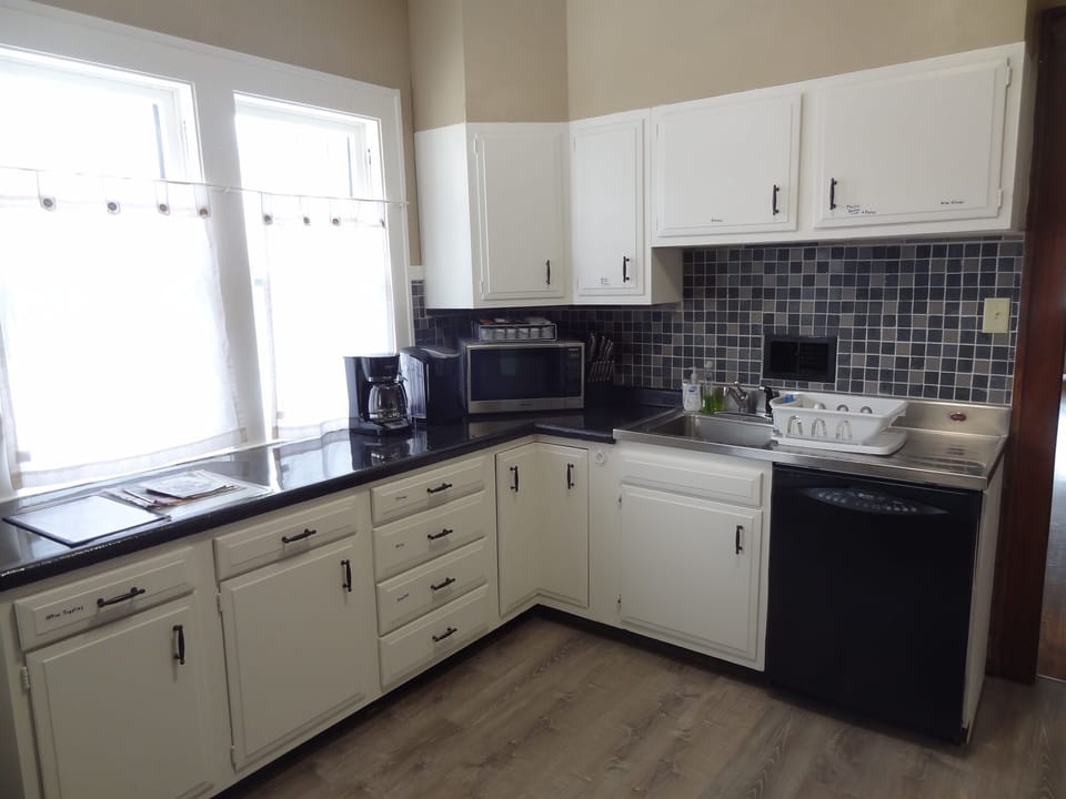 Kitchen 2 coffee pots. 1 Keurig and 1 regular