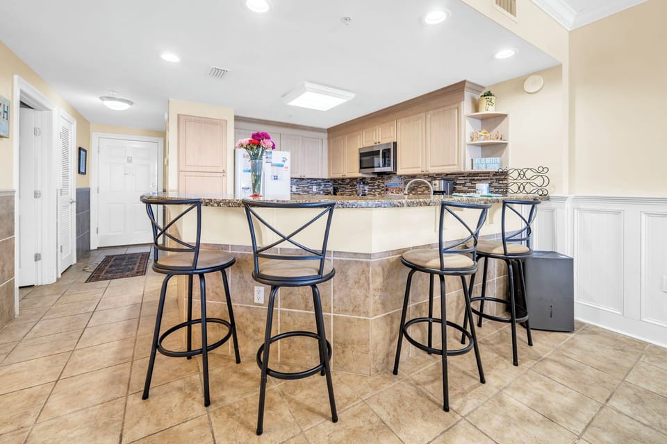 Eat-in bar seating
