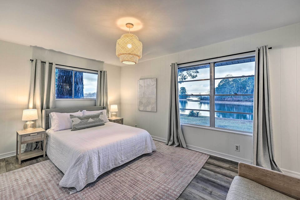 Bedroom 1 | Queen Bed | En-Suite Bathroom