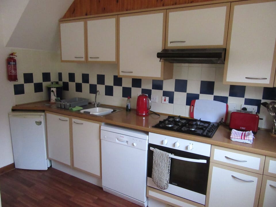 Family Cottage, Private Bathroom, Sea View | Shared kitchen | Highchair
