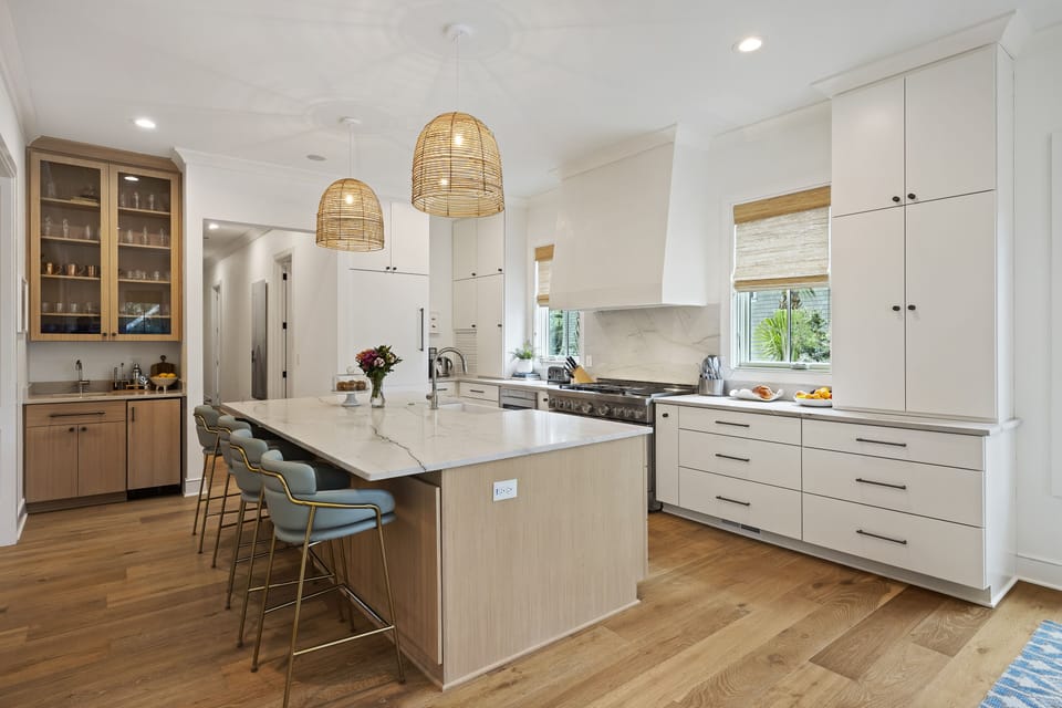Chefs Kitchen w/ Wet Bar!