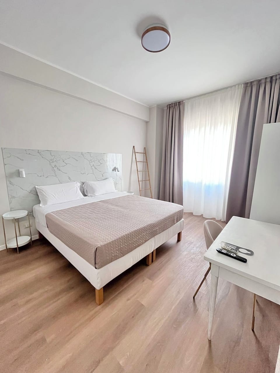 Comfort Room | Desk, soundproofing, iron/ironing board, free WiFi