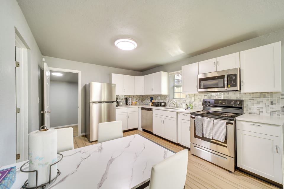 Dining Area | Kitchen