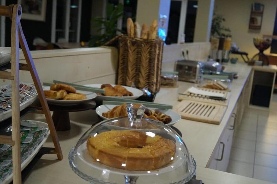 Daily buffet breakfast for a fee