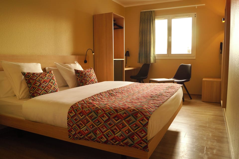 Double Room | Desk, blackout drapes, soundproofing, iron/ironing board (on request)