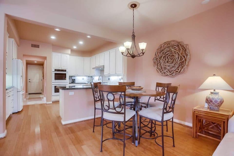 Breakfast Nook & Kitchen