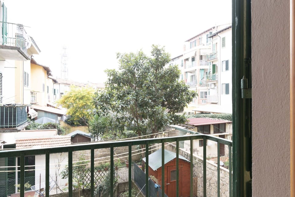Building, Window, Plant, Sky, Urban Design, Residential Area, Condominium, Real Estate, Facade
