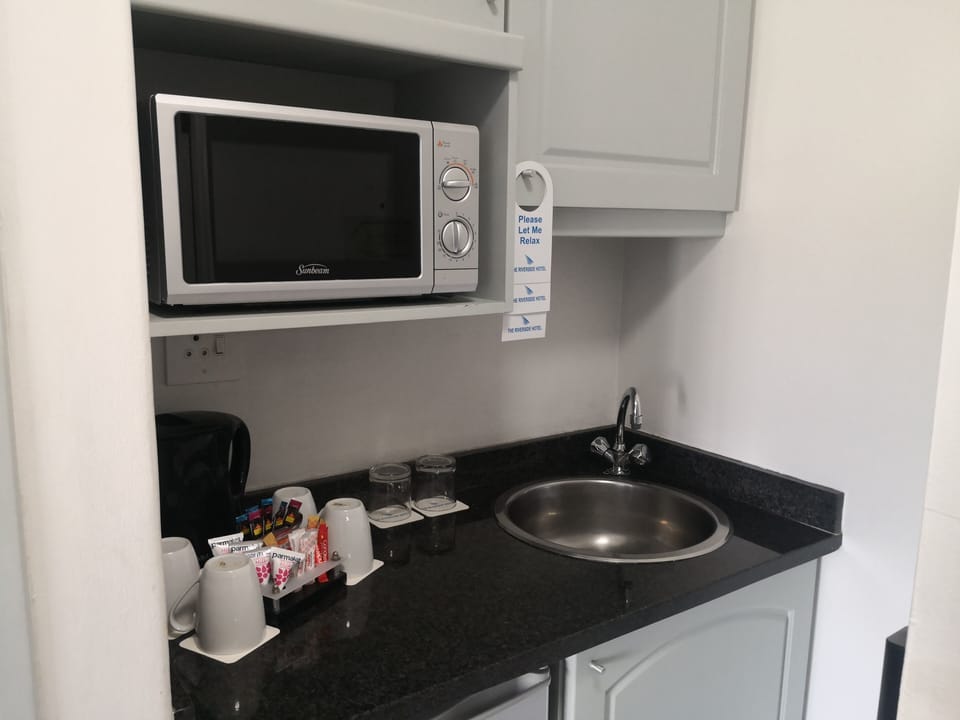Family Room | Private kitchenette | Fridge, microwave, coffee/tea maker