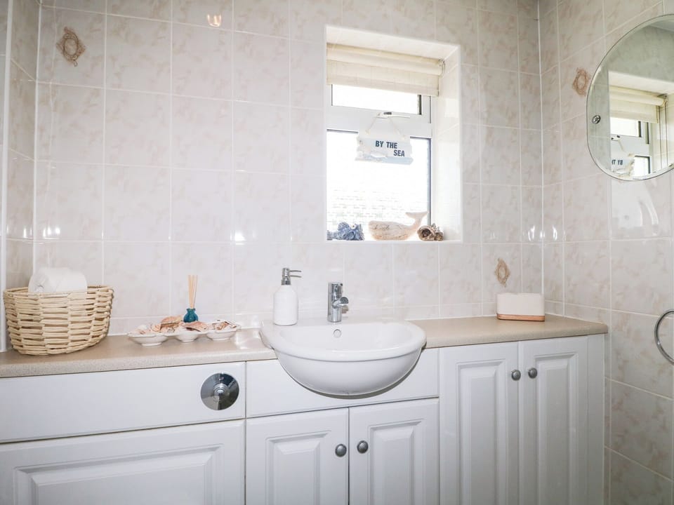 44 West Front Road Cottage in Arun District