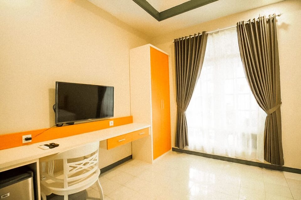 Deluxe Double or Twin Room | Premium bedding, minibar, bed sheets, wheelchair access