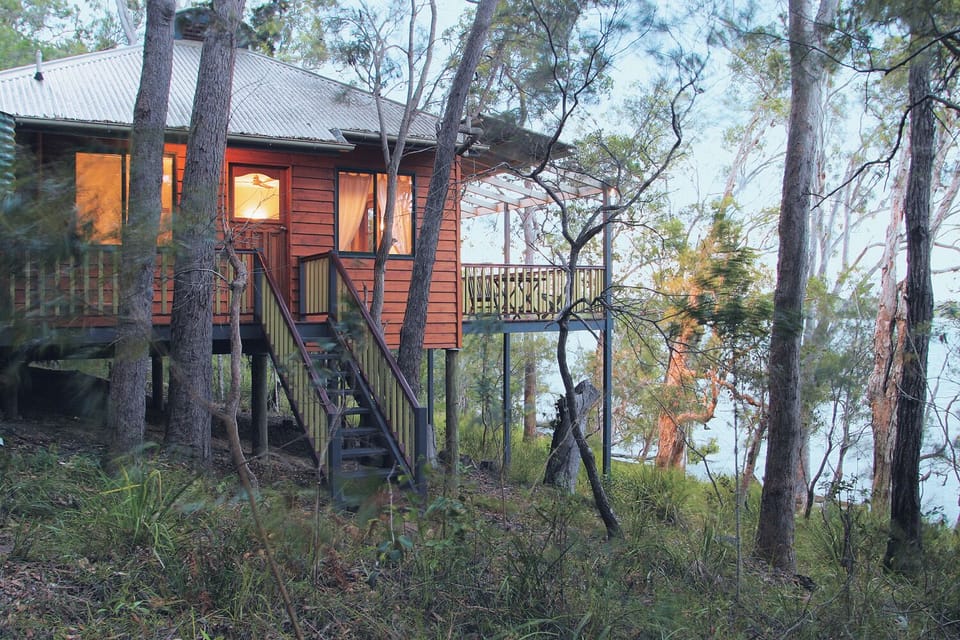 Cormorant Cottage exterior with lake